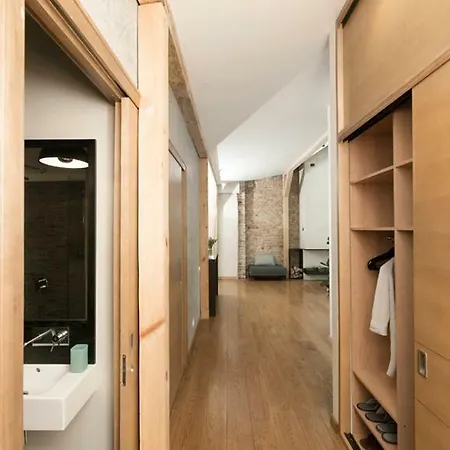 Lägenhet Spacious Loft In Art Nouveau Area